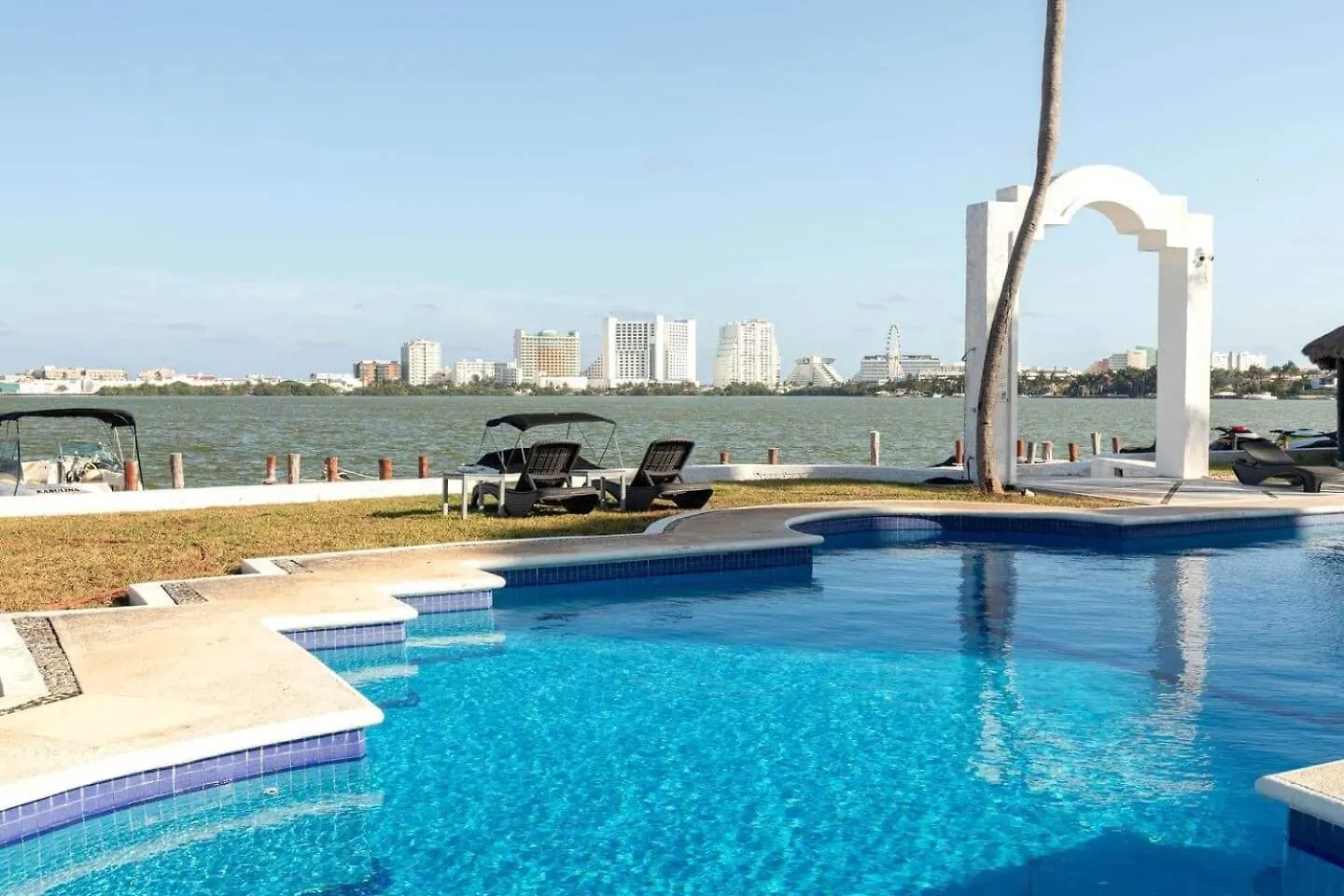 Hotel Zone Oceanside 2 Bedroom 2 Bath Condo Cancun Apartment